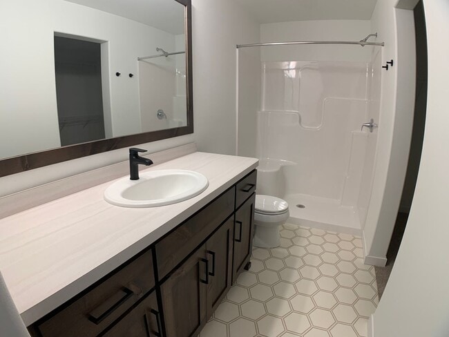 Building Photo - 3 Bed 2.5 Bath Single Family Home