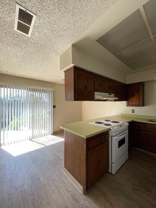 Building Photo - 291 W Alexander Ave