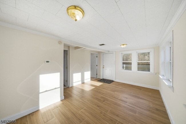 Building Photo - 75 Lakeview Terrace