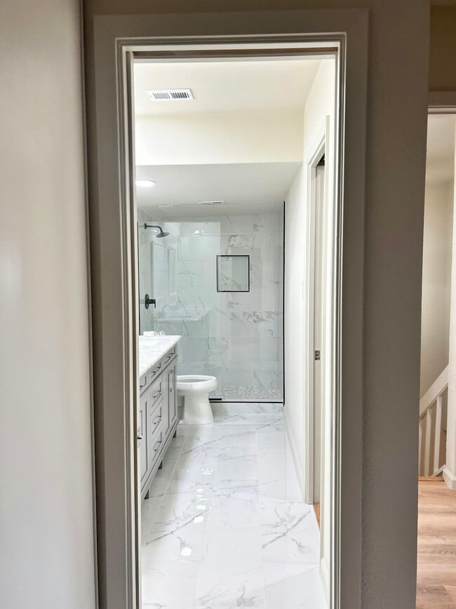 Building Photo - 3919 Buena Vista St