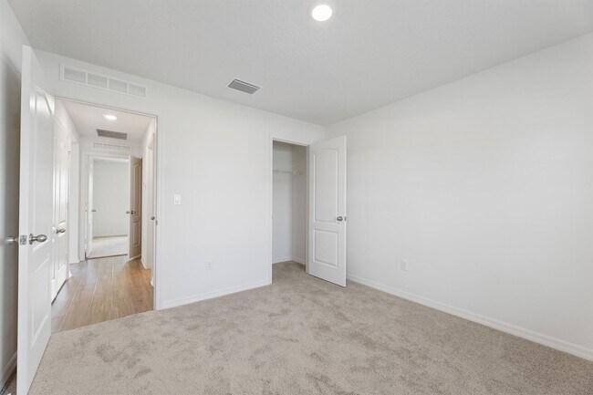 Building Photo - PORT ST LUCIE-SECTION 40