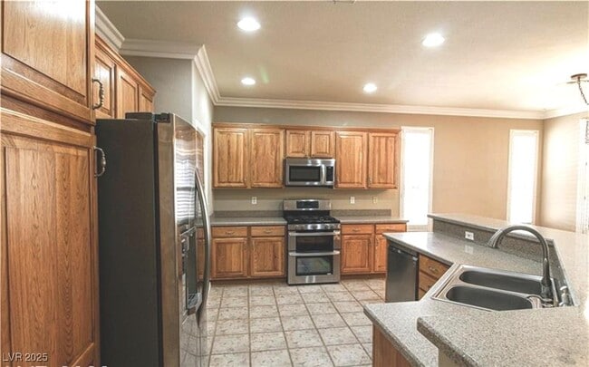 Building Photo - 10488 Riva De Fiore Ave
