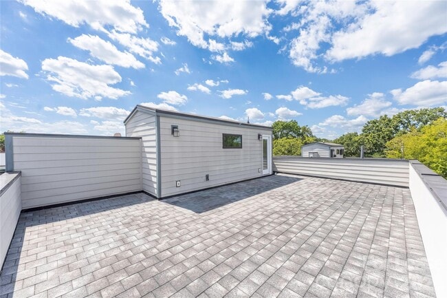 Building Photo - 1008 Westbrook Dr