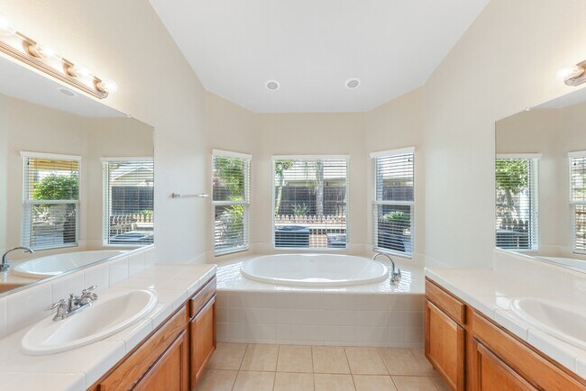 Building Photo - 1022 Prosperity Dr