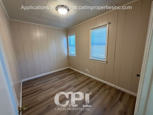 Building Photo - 806 1/2 Ayers Duplex - Multi - Family