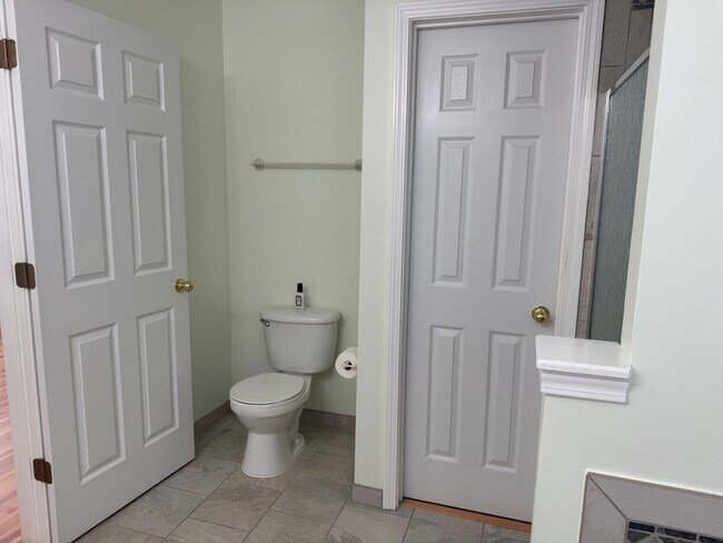 Building Photo - Four Bedroom Home in Curtis Pond