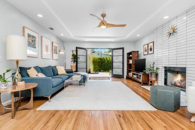 Building Photo - A charming 3-bedroom, 2.5 bath home in Don...