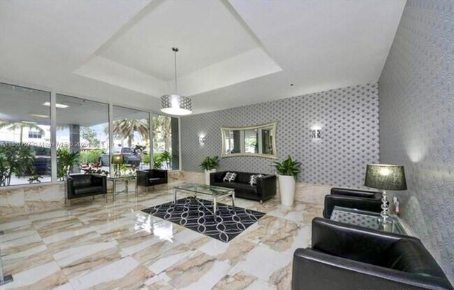 Building Photo - 1255 Collins Ave