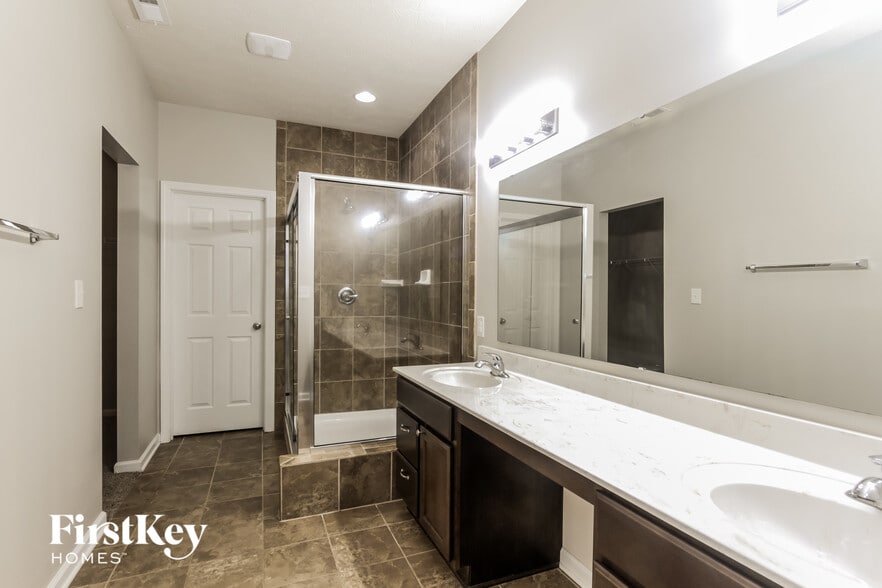 Building Photo - 821 Blue Ash Trail