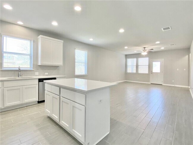 Building Photo - 1509 Longhorn Ranch Dr