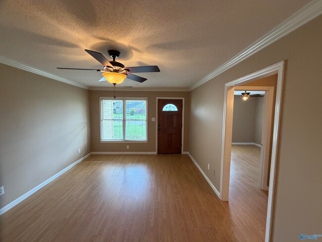 Building Photo - 1524 Forestview Dr SW