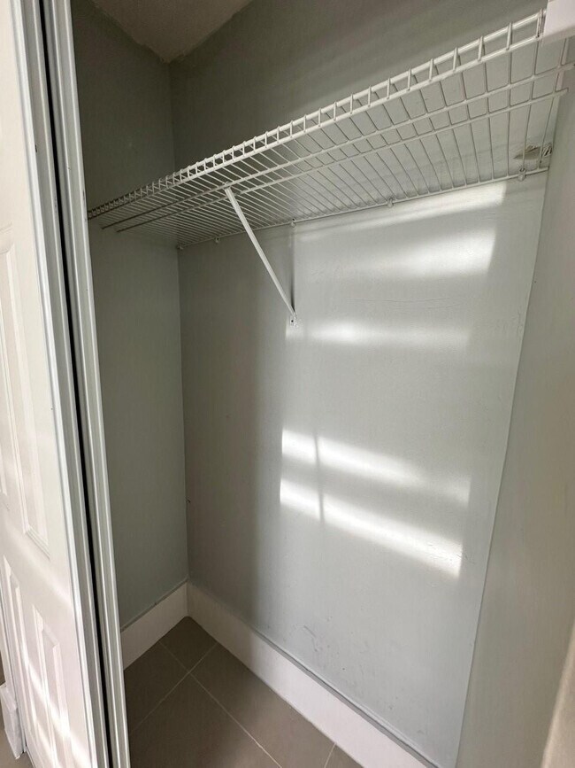 Building Photo - 2300 SW 43rd Terrace