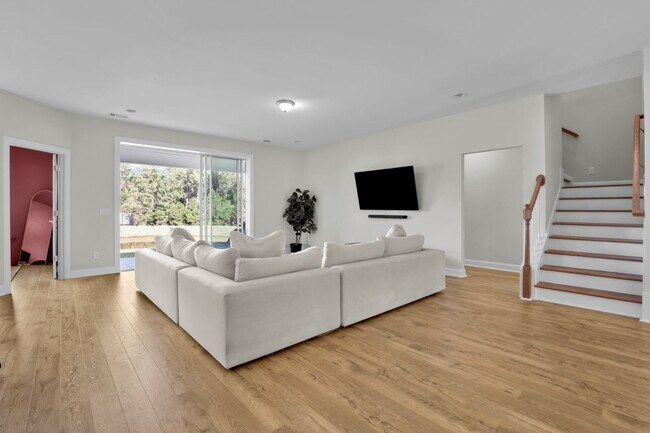 Building Photo - Spacious 5BR/3BA Home with Lagoon View on Quiet Cul-de-Sac!