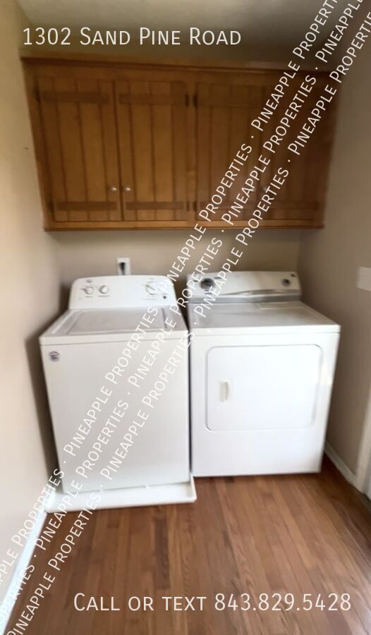 Building Photo - 1302 Sand Pine Rd