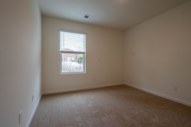 Building Photo - Beautiful newly constructed 3 bed and 2.5 bath townhouse with garage in the heart of jonesborough.