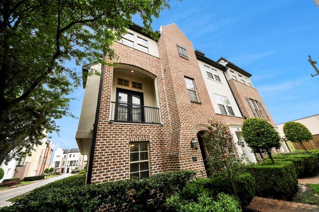 Building Photo - 2061 Fannin Station N