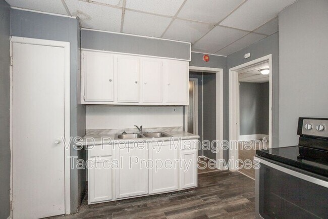 Building Photo - 1583 E 84th St