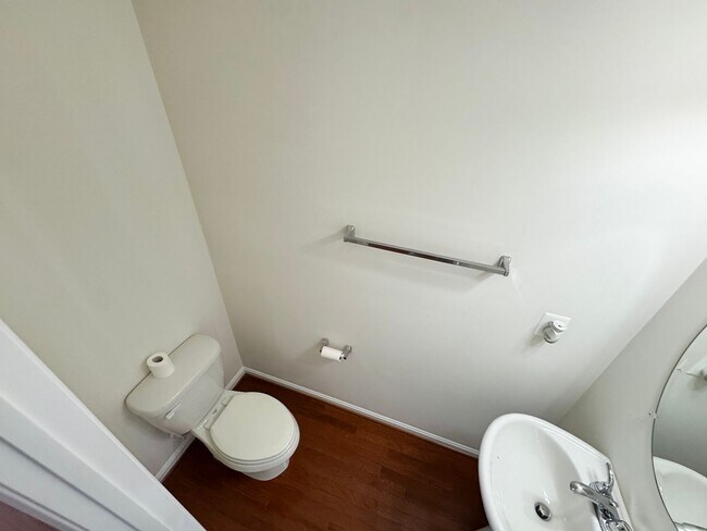 Building Photo - Stunning 3 Bed 3.5 Bath End Unit Townhome In Powells Run Village