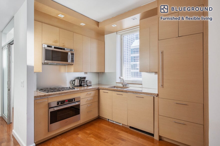 Building Photo - 1600 Broadway-SI FL14-ID697