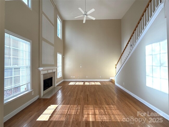 Building Photo - 1928 Dearmon Dr