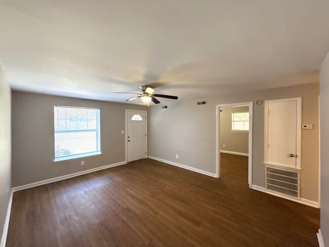 Building Photo - The Townes at Fox Run