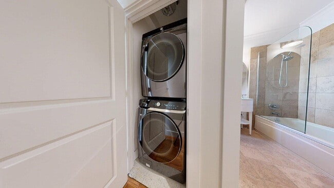 Building Photo - Bright & Modern 2BR/2BA Condo with Garage Parking & In-Unit Laundry – Central Richmond