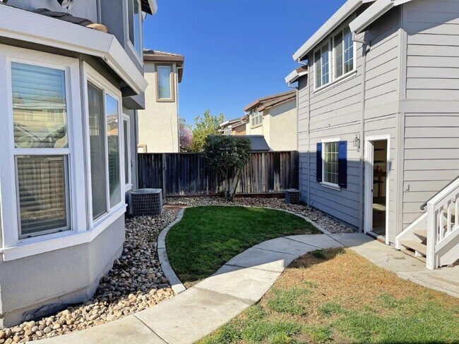 Building Photo - 1436 Bello Dr