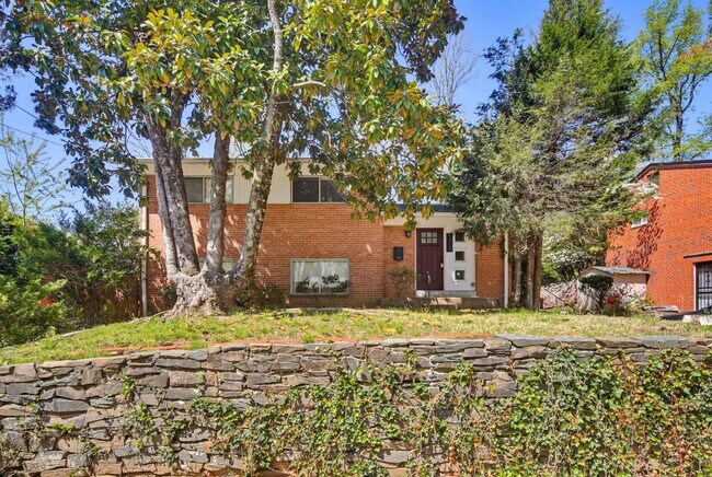 Building Photo - 9717 Hedin Dr