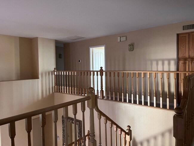 Building Photo - 4746 W Carla Vista Dr