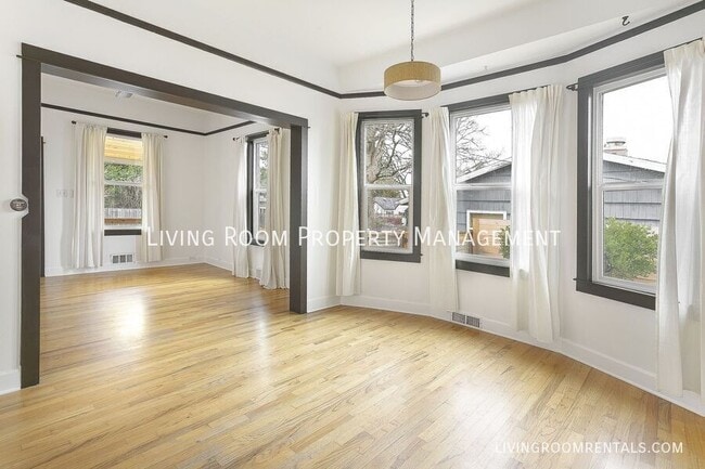 Building Photo - 8606 N Gloucester Ave