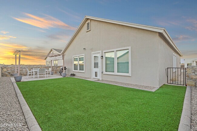 Building Photo - 12612 Don Norte St