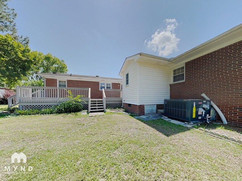 Building Photo - 207 Britt St