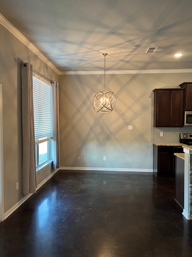 Building Photo - 8119 Redbrush
