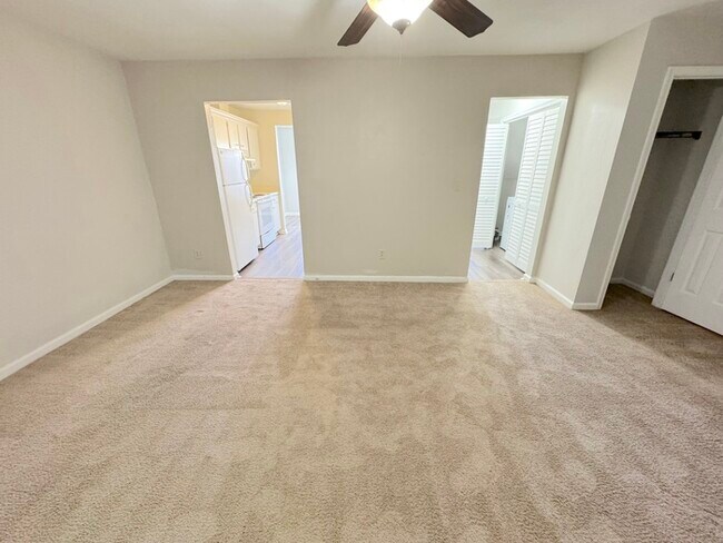 Building Photo - Come visit this cute 3 bedroom 1.5 bath in Chesapeake