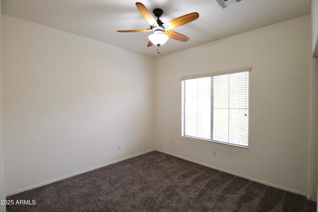 Building Photo - 2600 E Springfield Pl