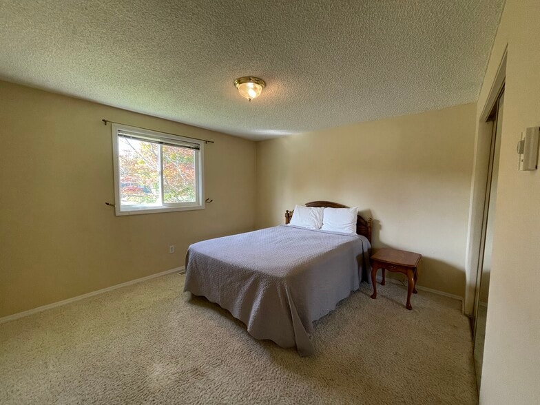Building Photo - 510 W Horizon Ct