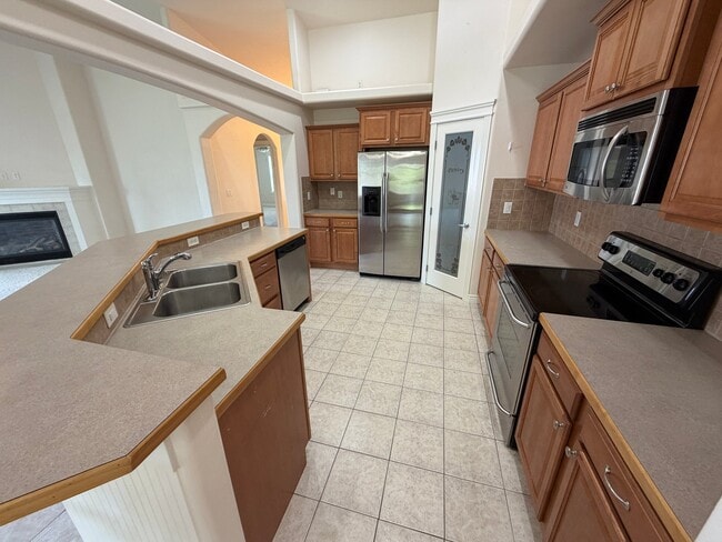 Building Photo - 435 NE Greystone Loop