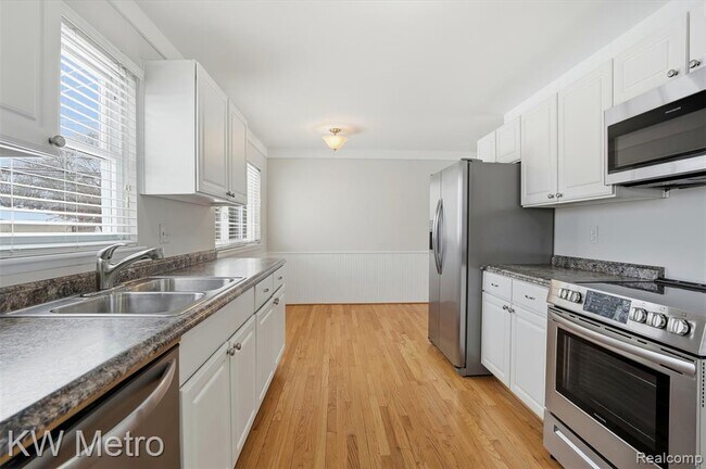 Building Photo - 1204 Montrose Ave