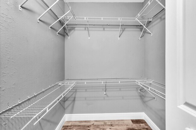 Building Photo - 2890 N Oakland Forest Dr