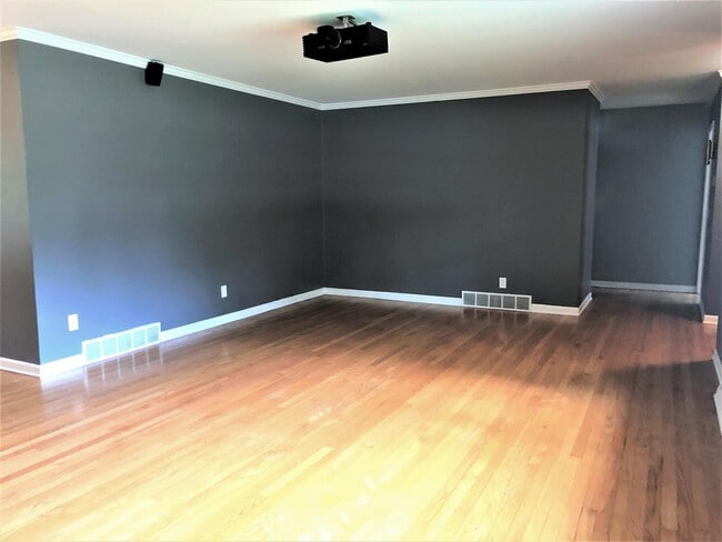 Building Photo - 5826 Barton Rd