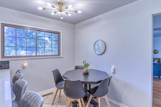 Building Photo - 1221 Cruce St