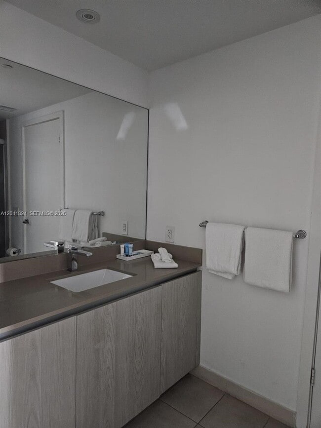 Building Photo - 4111 S Ocean Dr