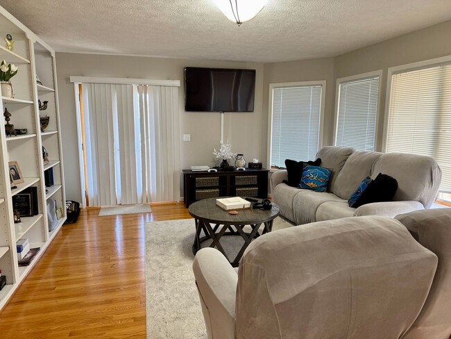 Building Photo - Spacious Two-Story Home in Blacksburg