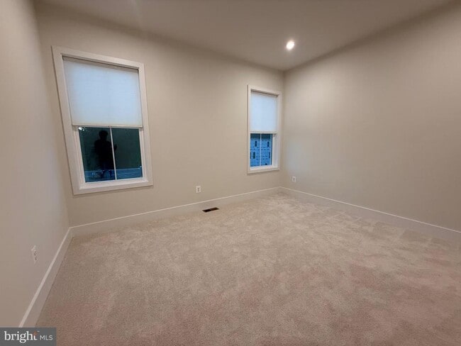 Building Photo - 120 Galaxy Pl