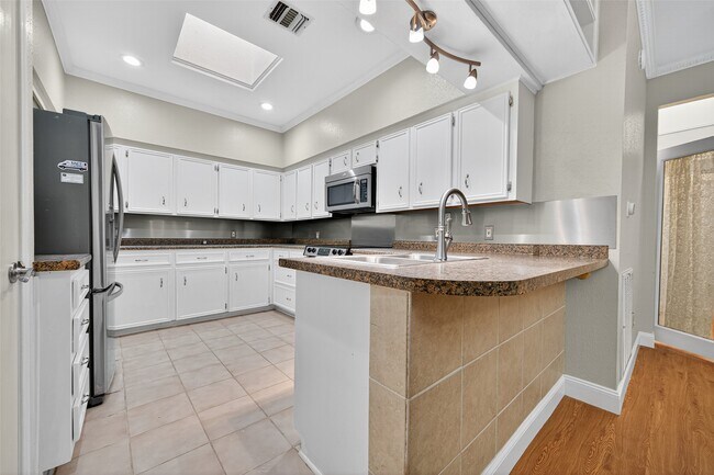 Building Photo - 4426 Basswood Ln