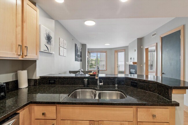 Building Photo - 333 W Mifflin St