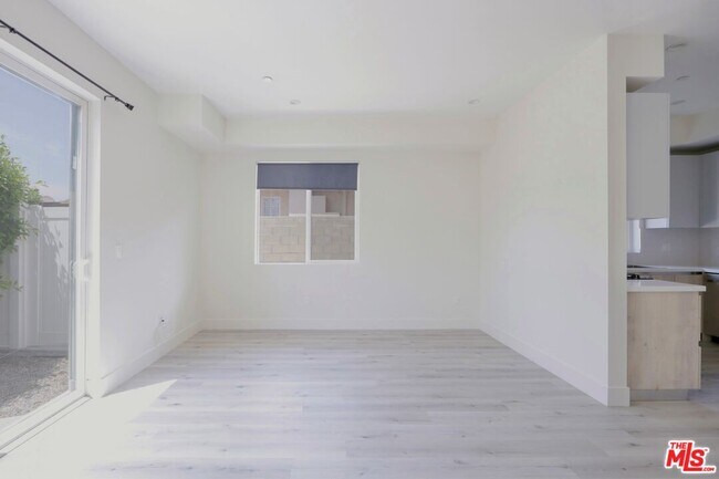 Building Photo - 5832 Tujunga Ave