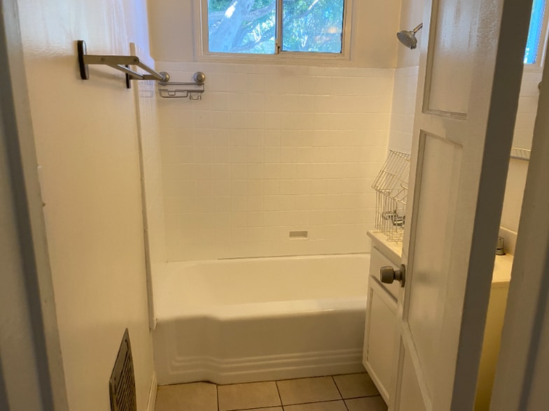 Building Photo - 5616 Kinston Ave