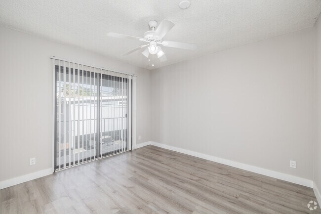 2BR, 2BA - 740SF - Bedroom - 7816 Paseo Del Rey