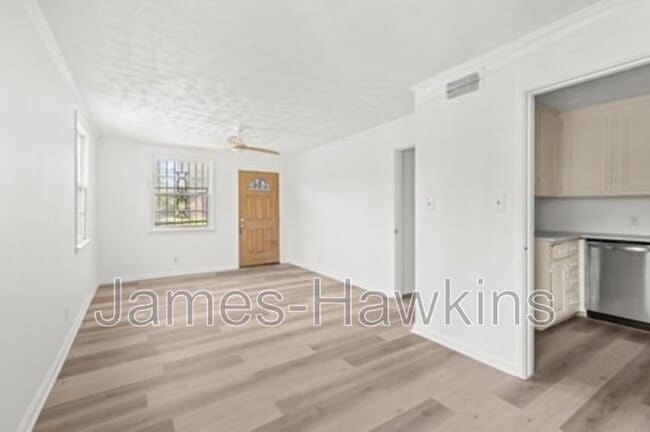 Building Photo - 4037 Oak St